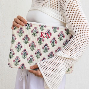 Funda personalizada para portátil, iPad o MacBook con estampado de bloques / Regalo para damas de honor / Bolsa para ordenador bordada a medida / Bolsa organizadora de dispositivos electrónicos imagen 5