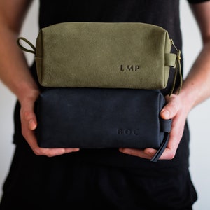 Gepersonaliseerde dopp-kit voor heren in leer | Cadeau-ideeën voor bruidsjonkers, perfect als toilettasje voor reiskoffertje