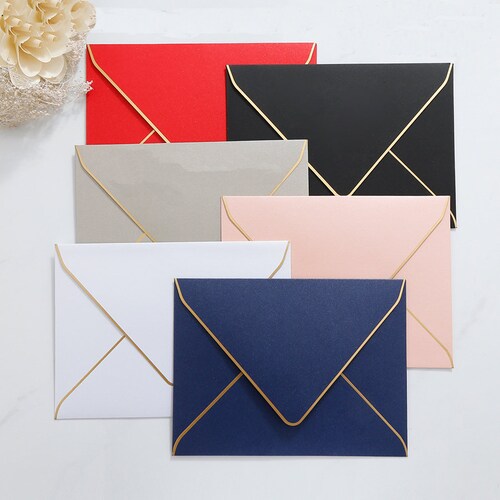 Christmas Invitation Envelopes, 100-Pack 4.25x6.25 Inches – Red & Green With Gold Foil Border, Gummed Flap