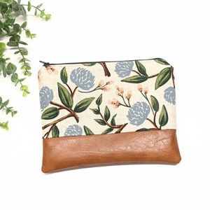 Bolsa de maquillaje Rifle Paper: peonía azul/bolsa de viaje/piel vegana