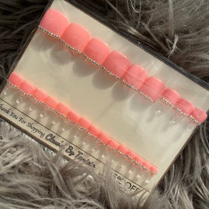 Out The Door Pedi: bling rosa arrossato