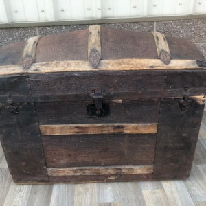 Antique Camelback Steamer Trunk, Storage Trunk / Blanket Storage, Shabby Decor, Trunk, Chest, Vintage Chest, Coffee Table, Cottage Chic