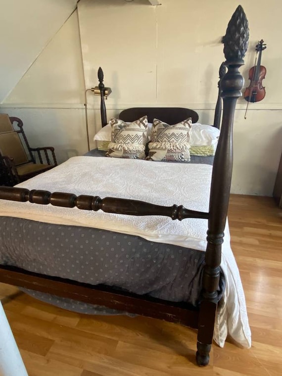 Beautiful Antique Walnut Pineapple Post Full Size Bed Includes