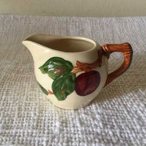 Vintage 1950&#39;s Franciscan Apple creamer