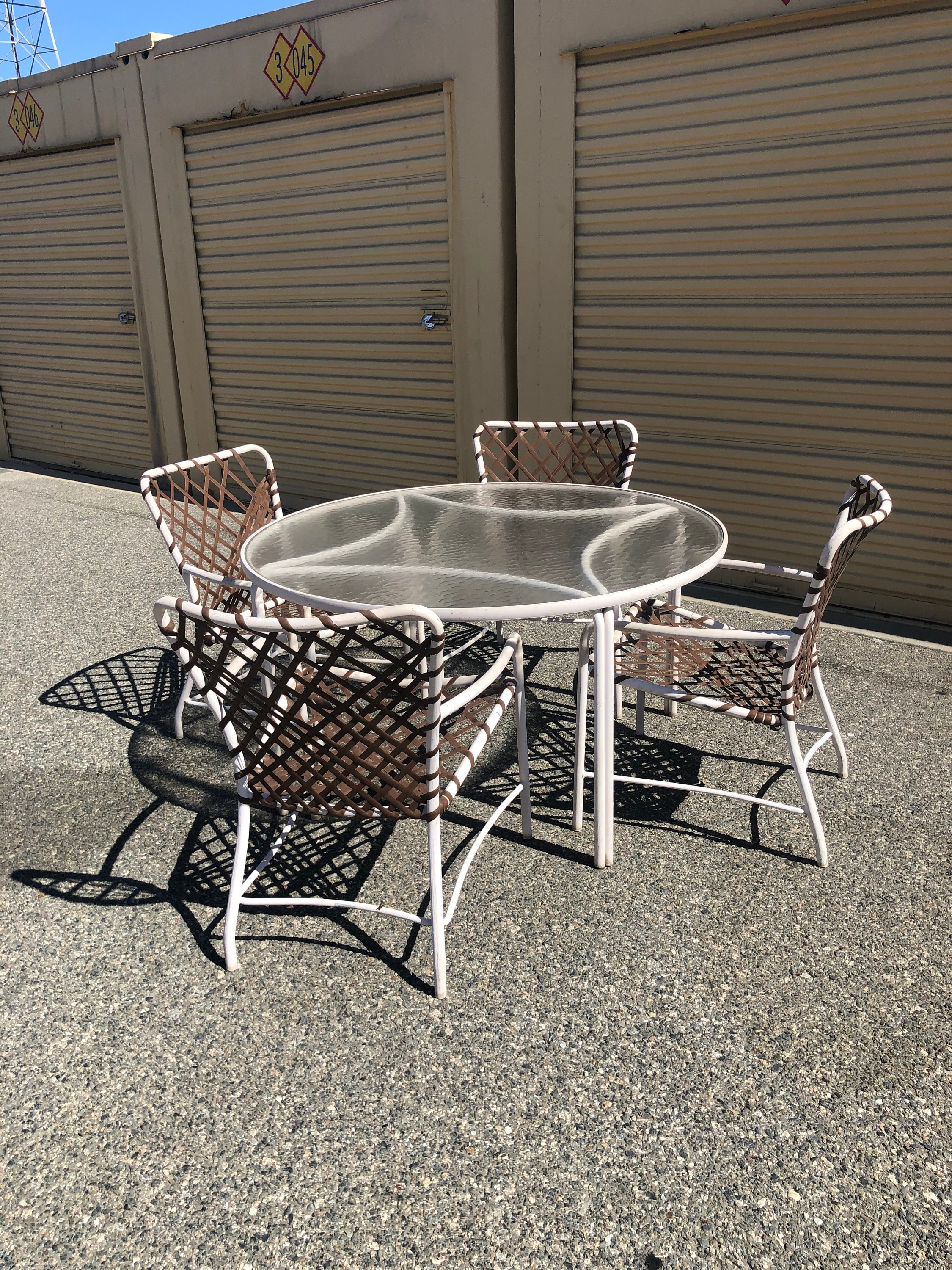 Brown jordan cheap table and chairs