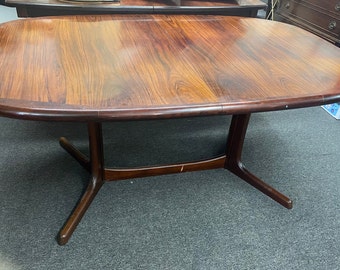 Vintage Dyrlund Danish Modern Rosewood Dining Table-Expandable table