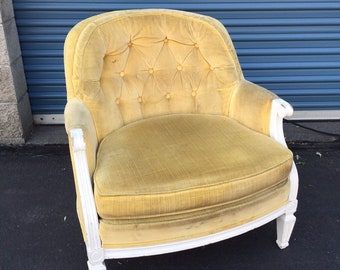 Vintage Woodmark Originals Hollywood Regency Country French Yellow Velvet Tufted Lounge Chair