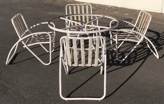 Brown jordan cheap table and chairs
