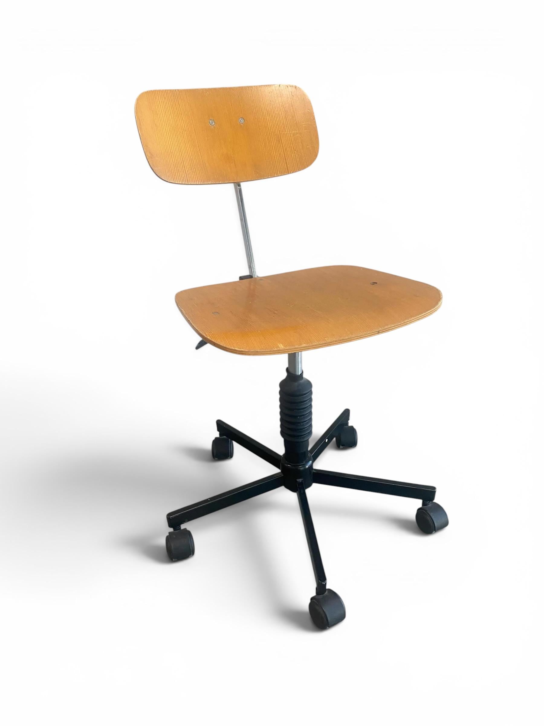 Vintage 椅子　ｓ934 Vintage Teak Kevi Office Chair by Jorgen Rasmussen - Etsy