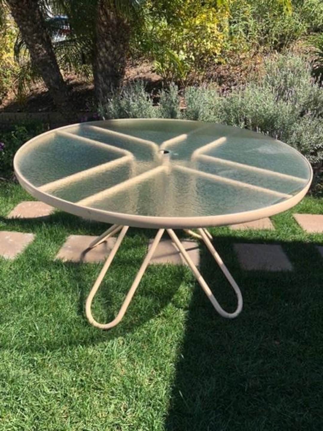 Vintage Brown Jordan Kailua Patio Table: 48