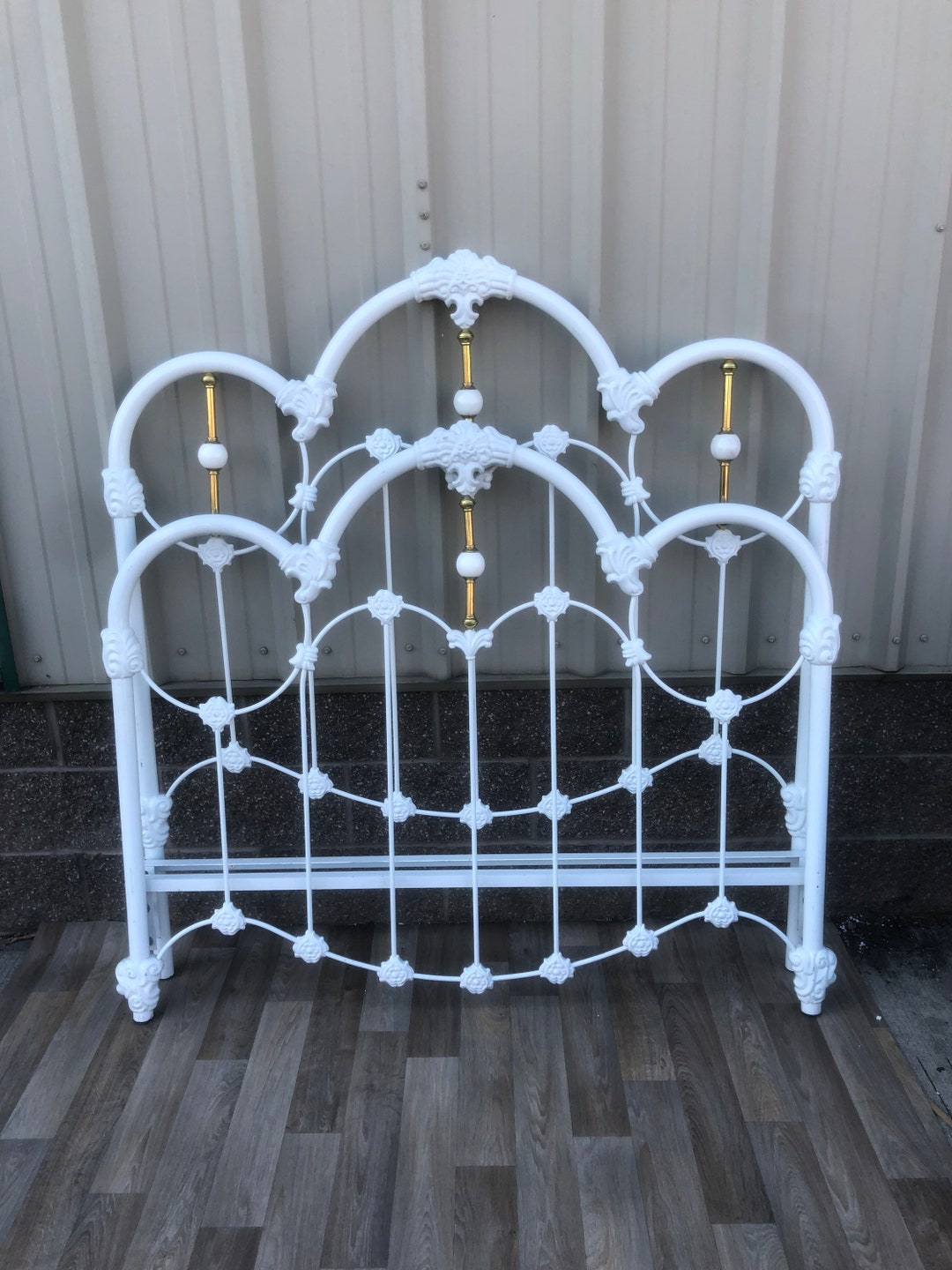 Antique white iron bed discount