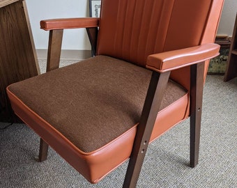 Mid Century Modern Jens Risom style Walnut Arm Chair  office chair side chair- Excellent condition!