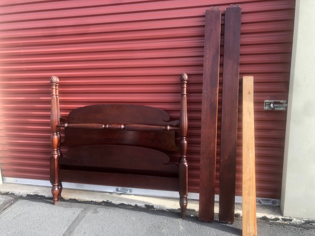 Beautiful Antique Walnut Pineapple Post Full Size Bed Includes