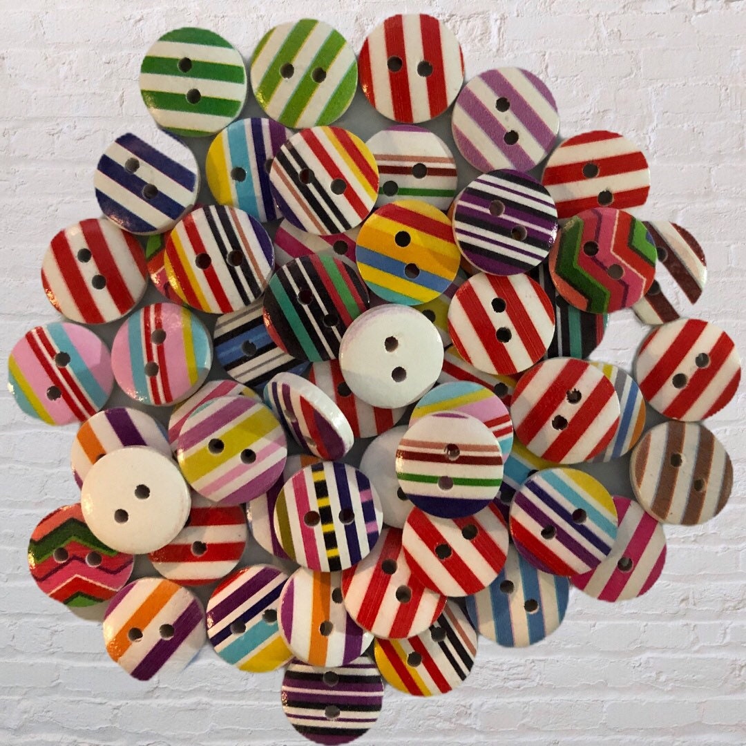 10 Wooden Mixed Floral Landmark CRAFT SEWING BUTTONS Round 15mm Scrapbooking 