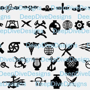 Peut inclure: Une collection de motifs noirs en silhouette, comprenant des ancres, des engrenages, des globes et d'autres symboles nautiques et industriels. Le texte "Deep Dive Designs" est répété en haut et en bas de l'image.
