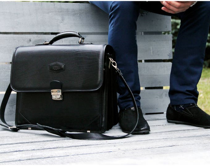 Handcrafted Italian Leather Briefcase - Classic Black Elegance