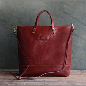 Sac fourre-tout en cuir fait main de créateur, sac cartable à bandoulière Cognac par Noda