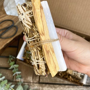 White Sage Alternative Gift Set, Smudge Sticks, Smudge Kit: Juniper, Blue Sage, Yerba Santa, Cedar, Selenite, and Palo Santo Yerba Santa/Palo