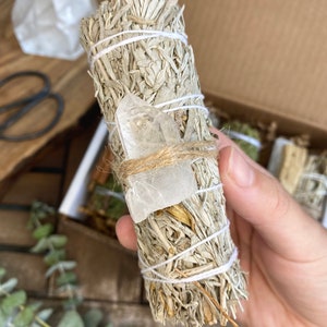 White Sage Alternative Gift Set, Smudge Sticks, Smudge Kit: Juniper, Blue Sage, Yerba Santa, Cedar, Selenite, and Palo Santo Blue Sage w/ Crystal