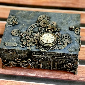 Scatola Steampunk con slot personalizzate, scatola in legno per orologi personalizzabile, scatola dei ricordi, arredamento steampunk, regalo steampunk, scatola meccanica per gioielli