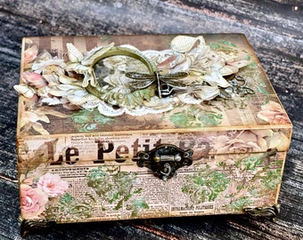 Romantic storage box, floral gift box, custom jewelry box Personalized memory box Cottagecore jewelry box, One of a kind gift box for mom