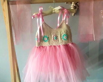 Robe bébé faite main en crochet et tulle : tenue d'anniversaire rose pâle