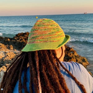Zonbescherming emmerhoed Unisex zomeraccessoire gemarmerde draad handgebreide kleurrijke strandkleding
