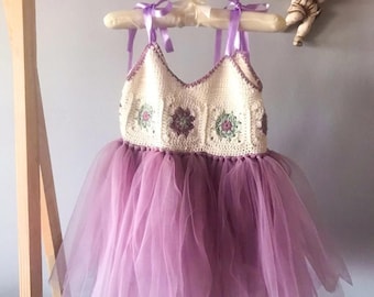 Robe bébé faite main en tulle au crochet violette : tenue d'anniversaire