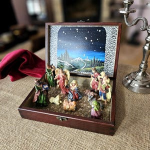 Vintage style Nativity set in Decorative wooden box with 11 Nativity scene figurines