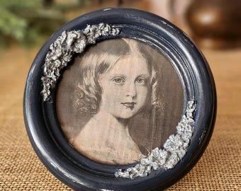 Custom Victorian Style Round Picture Frame 10x10cm, Ornate Wooden Mini Photo Frame