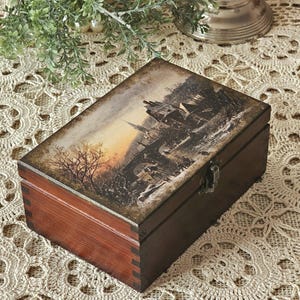 Pequena caixa de bugigangas de madeira, decorada com cena de inverno antiga, caixa decorativa feita à mão estilo vintage com tampa