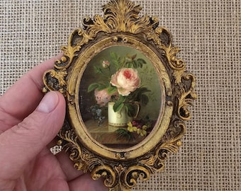Kleine bloemenmuurkunst in gouden baroklijst: voor thuisgalerie of poppenhuis