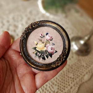 Tiny framed wall art  in vintage style, Mini retro pictures, Dollhouse miniature picture frames with floral print