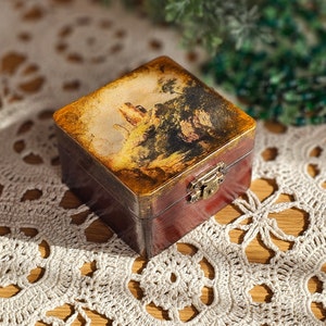 Piccolo portagioie in legno decorato con un paesaggio antico, portagioie fatto a mano con design vintage, piccolo e robusto scrigno del tesoro