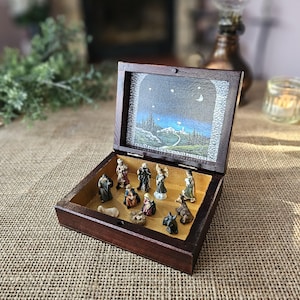 Vintage style Mini Nativity Set in Wooden Box with 11 Figures and Stable Scene