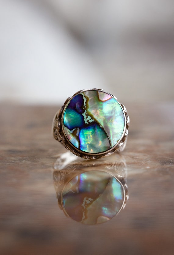 Abalone Mother of Pearl Vintage style  Ring Size 9 - image 1