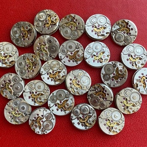 Parti med 10 runda urverk - Kugghjulspar - Liten mekanism 16 mm - Vintage klockdelar