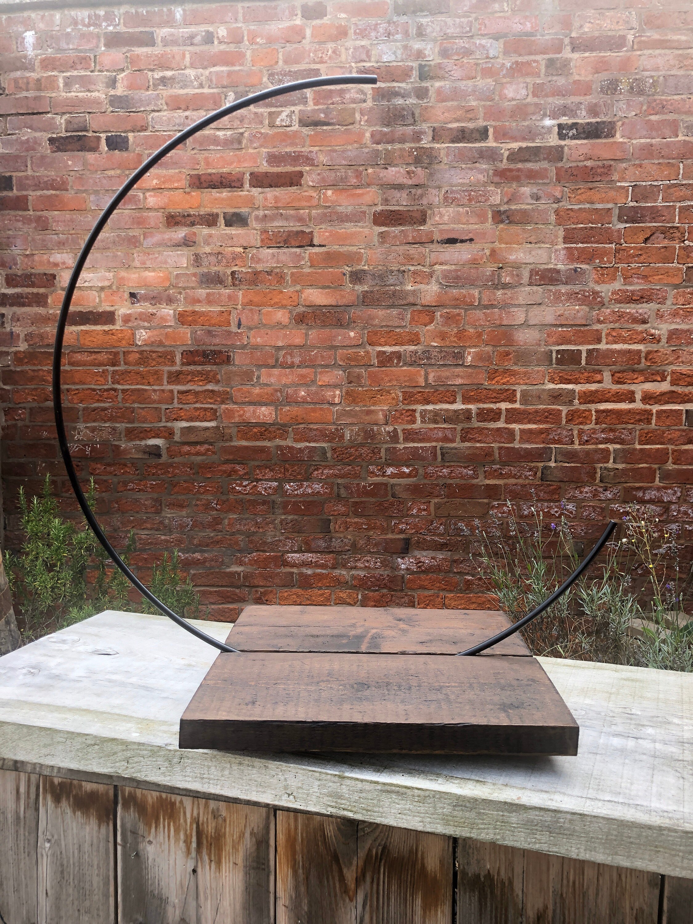 Arch Shaped Table Sign Stand in Full Metal. 