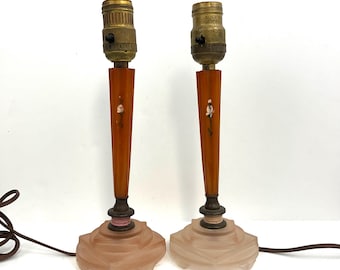 2 lampes de table art déco vintage en bakélite caramel écossais, base en verre rose