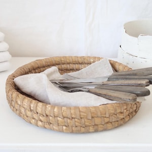Vintage proofing Basket Handcrafted Country Style Egg Basket Straw bowl Harvest Basket Farmhouse Kitchen tableware Bread Basket