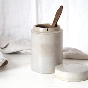 Antique lided clay pot Handcrafted gray stoneware crock Salt glaze Rustic country kitchen container Farmhouse cooking spoon holder