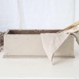 Vecchia scatola di legno francese fatta a mano, contenitore per posate, scatola per candele, arredamento per cucina in stile country, cassetto per fattoria, vernice antica