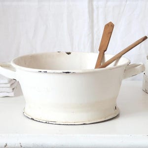 Vintage white enamelware berry strainer Large colander Stained sieve Handles White Farmhouse kitchen strainer Country kitchen decor