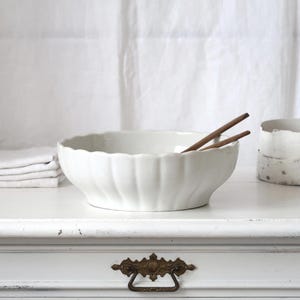 Antique bowl White XL mixing bowl Dough bowl Soup bowl 1920 Porcelain tureen Ironstone Farmhouse tableware Country Kitchen Decor