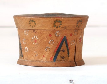 Antike gedrechselte Holzdose - Handbemaltes Taufgeschenk - Rustikales Geschenk zur Geburt - Einfaches Kunsthandwerk aus Süddeutschland