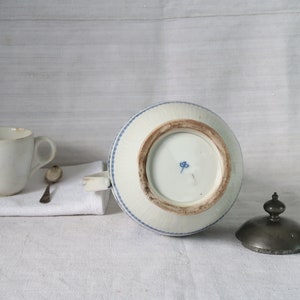 Cafetière ancienne, grande cafetière en porcelaine blanche, pichet blanc à décor bleu, vaisselle de maison de campagne vers 1788 image 6