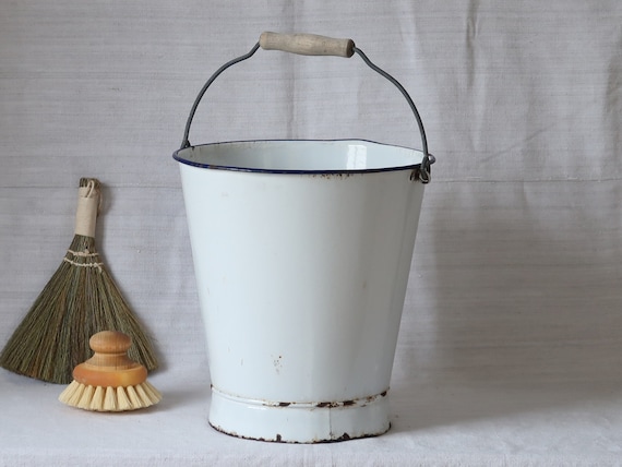 White Enamel Vintage Utility Bucket Rustic Pail Country Kitchen Accessory Decor White Enamel Vintage Utility Bucket Rustic Pail Country Kitchen Accessory Decor