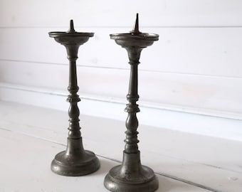 2 Vintage Kerzenleuchter aus Zinn Graue Kerzenständer Rustikale Kerzenhalter Bauernhaus Kaminleuchter im Set