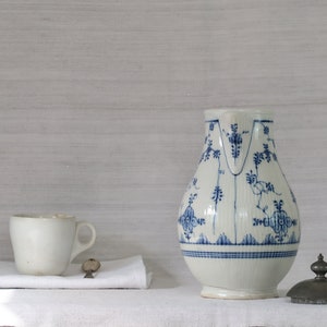 Cafetière ancienne, grande cafetière en porcelaine blanche, pichet blanc à décor bleu, vaisselle de maison de campagne vers 1788 image 8