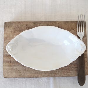 Ciotola in ceramica antica Piatto ovale in ceramica Piccolo contorno bianco crema Stoviglie bianche da casa di campagna Boch Freres Keramis